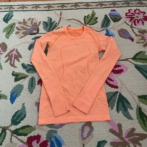 Lululemon Swiftly Tech Longsleeves hip length size 4